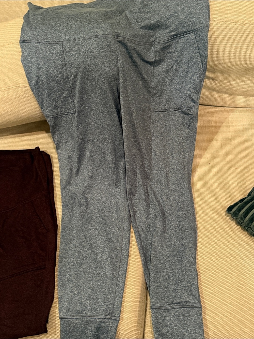 Maternity Old Navy Active Cozecore Stretch Leggings Heather Blue & Deep Burgundy - Picture 2 of 5